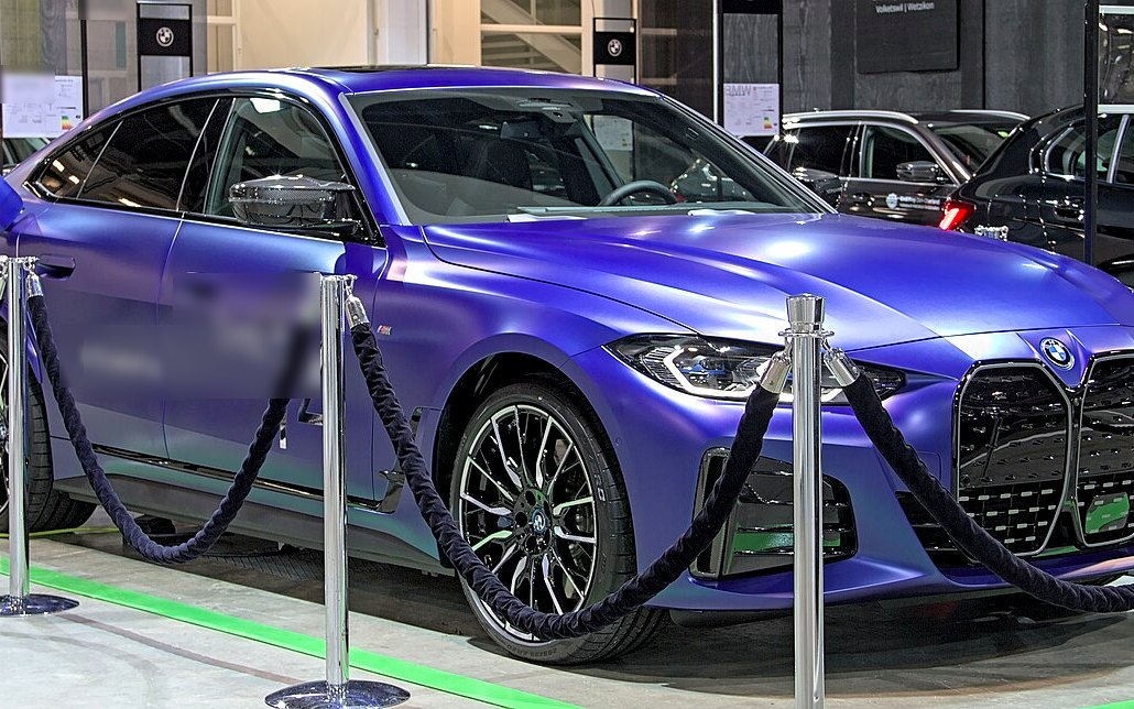 BMW i4 eDrive40 di Indonesia: Harga Rp1,8 M, Performa Gesit, Cocok untuk Jet-Setter