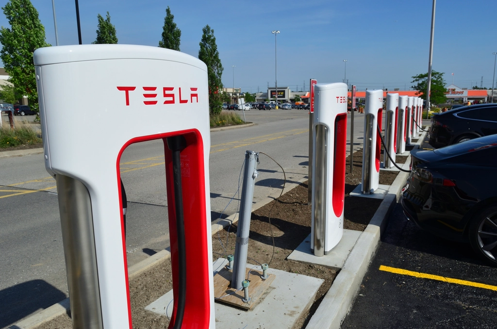 Arsitektur 800V & Fast Charging DC: Rahasia Isi Daya Super Cepat Mobil Listrik