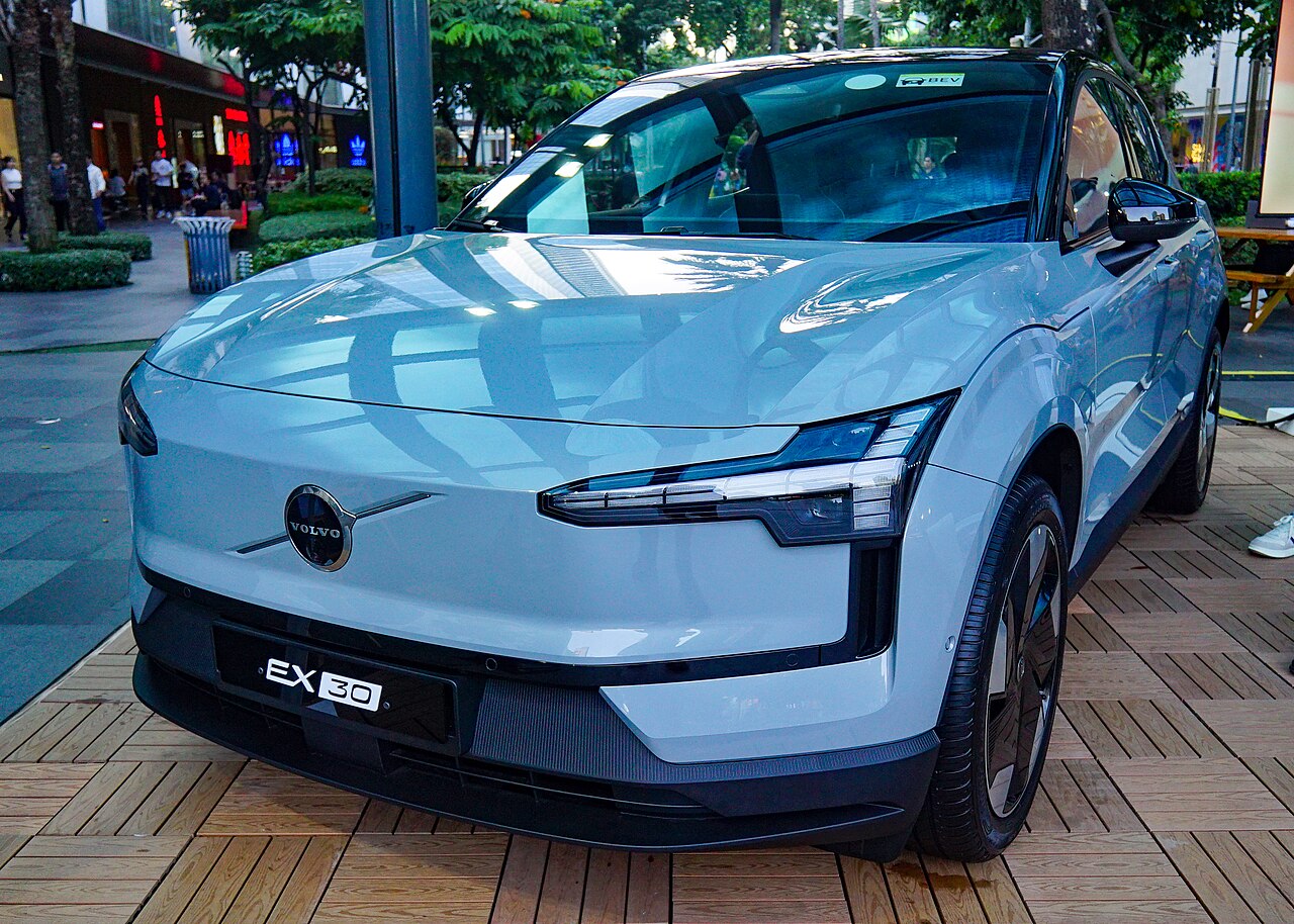 Biaya Cas Volvo EX30 di Rumah: Kisaran Per Bulan dan Cara Hitungnya