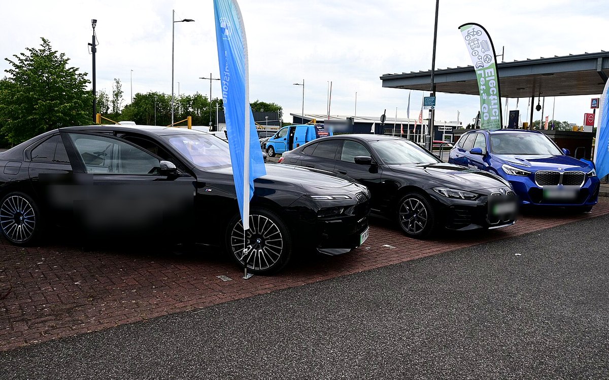 BMW i7 xDrive60 Review: Kehebatan dan Keterbatasan Sedan Listrik Ultimate