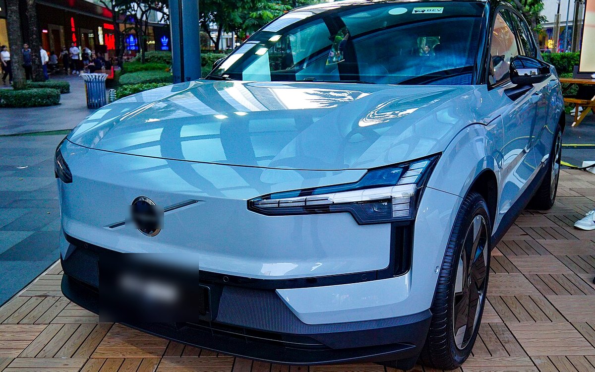 Volvo EX30 vs Zeekr 7X: Pilih Premium Kompak atau Performa Futuristik?