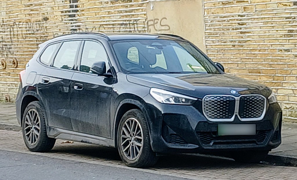 Harga BMW iX Listrik di Indonesia: Kisaran, Pesaing, dan Perhitungan Nyata