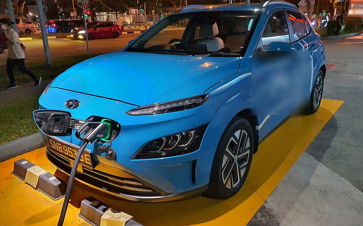 Review Hyundai Kona Electric 2024: SUV Listrik Premium dengan Jarak Nyaman & Harga Segmen Menengah