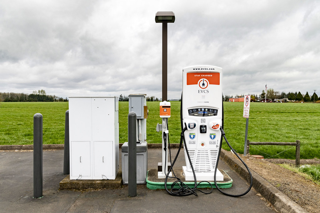 Belajar dari Charging Negara Maju: Cetak Biru SPKLU untuk Indonesia
